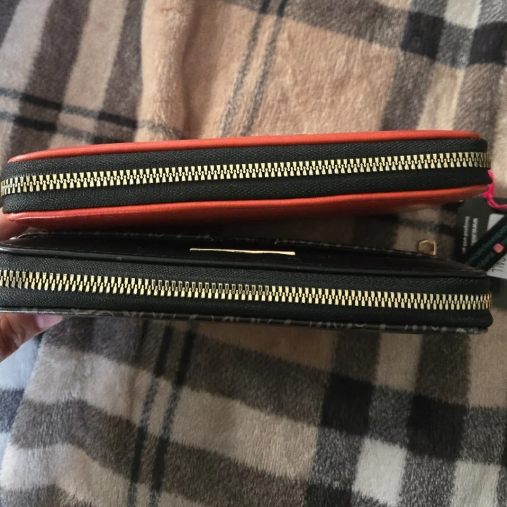 Wallets - Picture 2 of 7